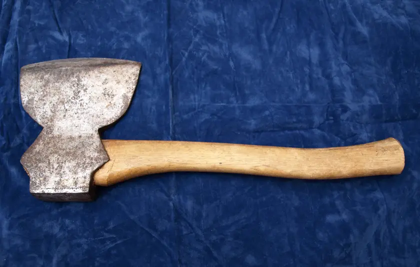 A side axe